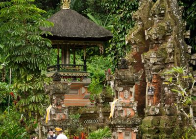 Balinese tempel in de natuur