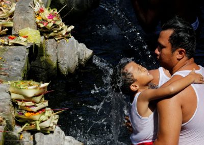 Melukat ritueel bij Tirta Empul